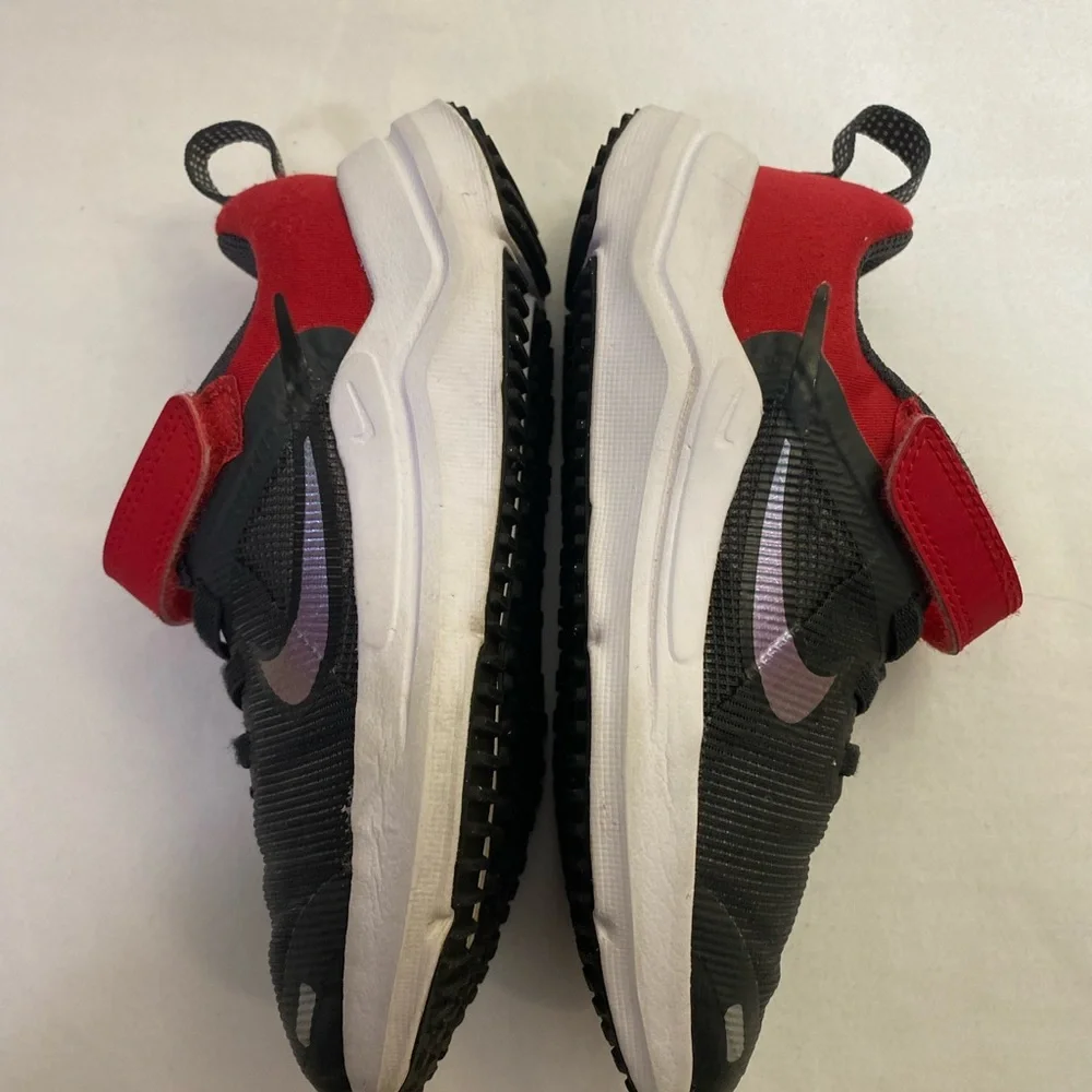 NIKE  Downshifter 12 Black and Red Little Kid’s Shoes Brand Logo Size 11C